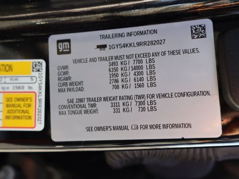 Used 2024 Cadillac Escalade ESV Premium Luxury AWD/4WD image 12