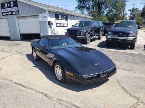 Used 1989 Chevrolet Corvette Convertible RWD image 2