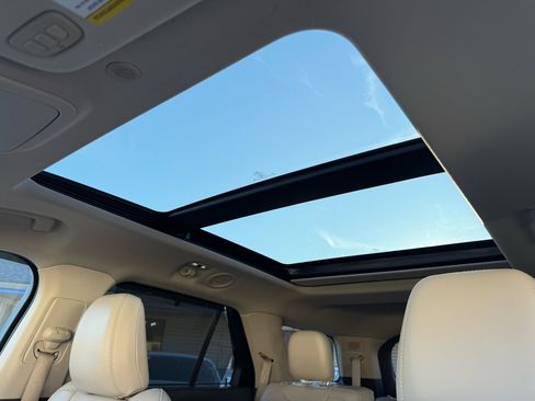 Used 2020 Ford Explorer Platinum w/ Premium Technology Package image 21