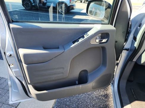 Used 2021 Nissan Frontier SV image 18