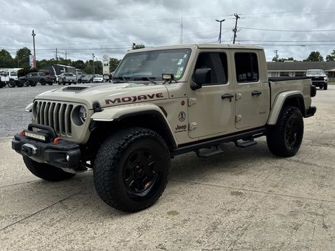 Used 2020 Jeep Gladiator Mojave AWD/4WD image 3
