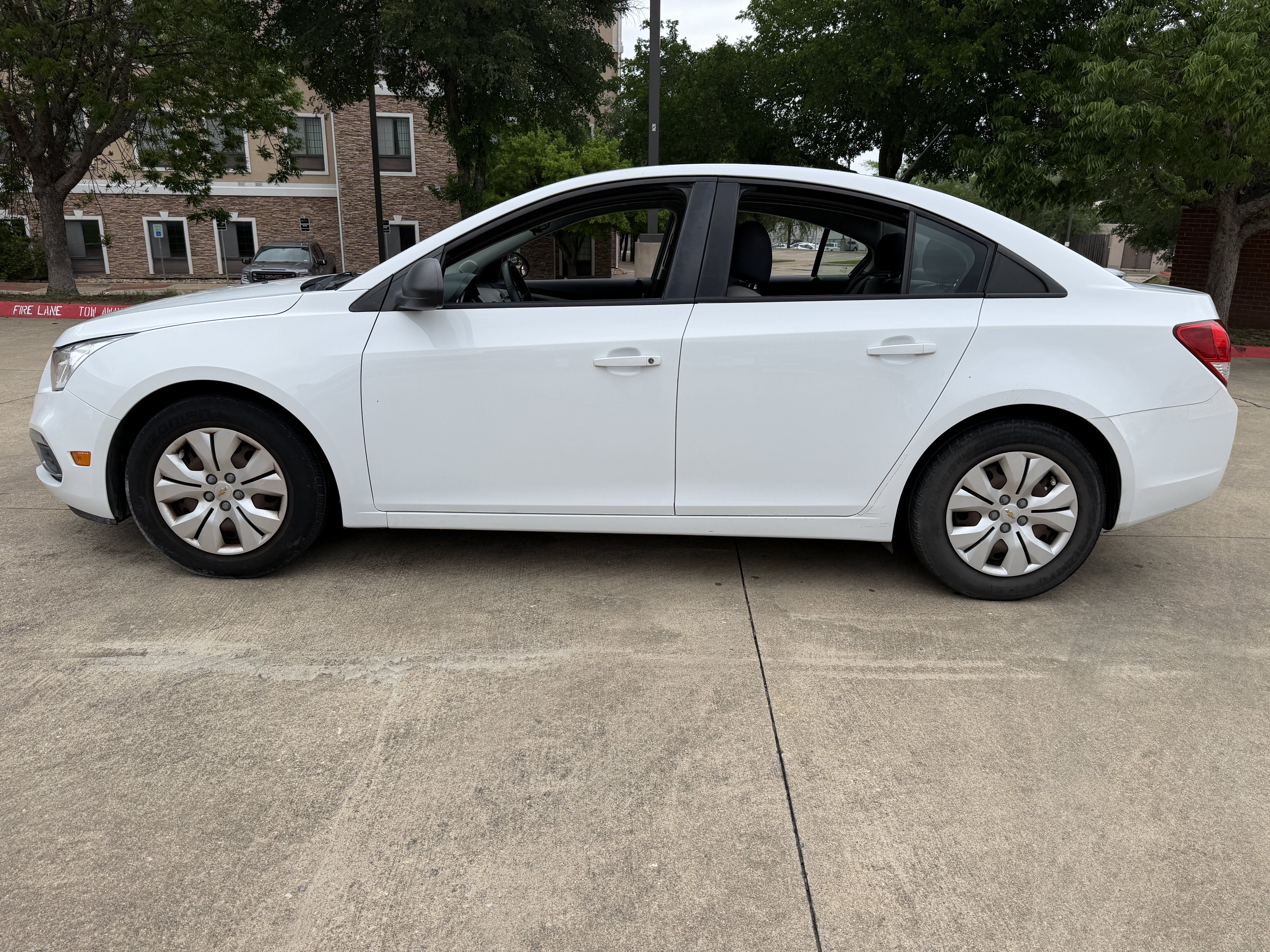 Used 2016 Chevrolet Cruze LS FWD image 4