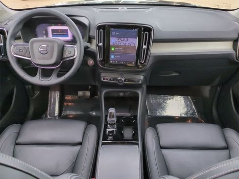 Used 2023 Volvo XC40 B5 Ultimate w/ Protection Package Premier image 7