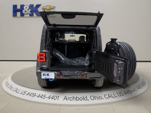 Used 2021 Jeep Wrangler Unlimited Sahara AWD/4WD image 6