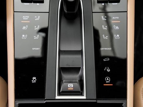 Used 2025 Porsche Macan image 20