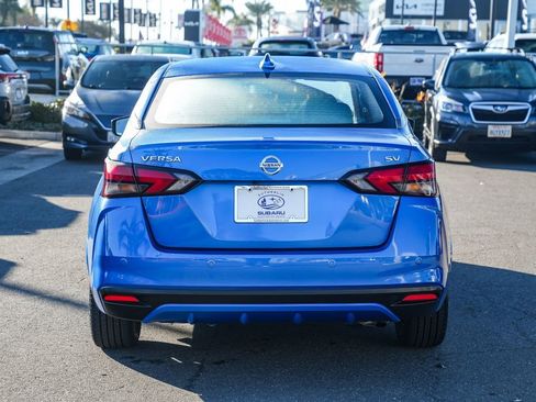 Used 2022 Nissan Versa SV image 6