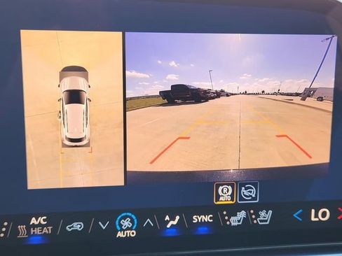 New 2026 Chevrolet Equinox EV LT w/ Convenience Package II FWD image 29