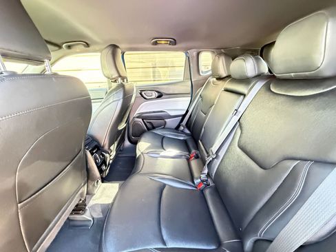 Used 2025 Jeep Compass Limited image 25