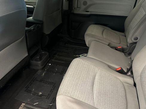 Used 2021 Toyota Sienna LE FWD image 12