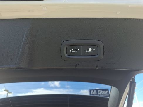 Certified 2023 Volvo XC40 B5 Plus w/ Climate Package AWD/4WD image 12