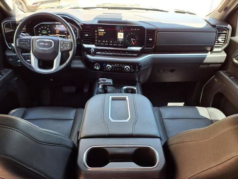 Used 2022 GMC Sierra 1500 SLT w/ SLT Convenience Package AWD/4WD image 4