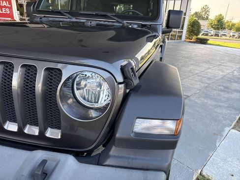Used 2019 Jeep Wrangler Unlimited Sport S AWD/4WD image 5