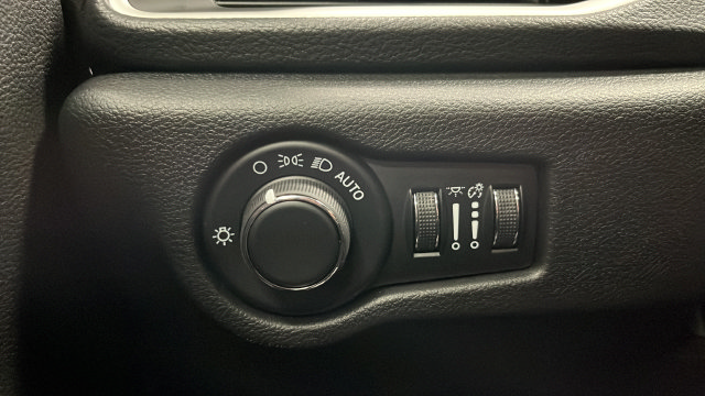 New 2027 Chrysler Pacifica Select FWD image 30