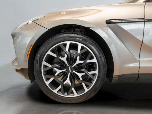 Used 2023 Aston Martin DBX AWD/4WD image 7
