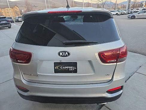 Used 2020 Kia Sorento LX image 5