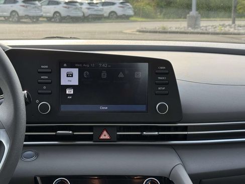 Used 2025 Hyundai Elantra Hybrid FWD image 10