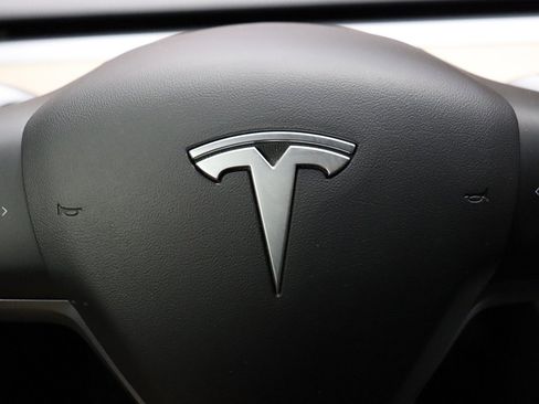 Used 2023 Tesla Model 3 Standard Range image 36