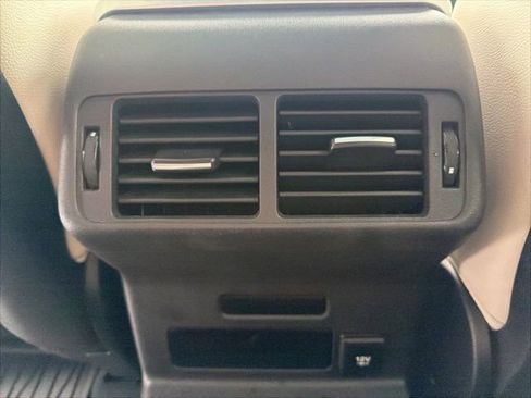 Used 2020 Land Rover Range Rover Velar R-Dynamic S image 17