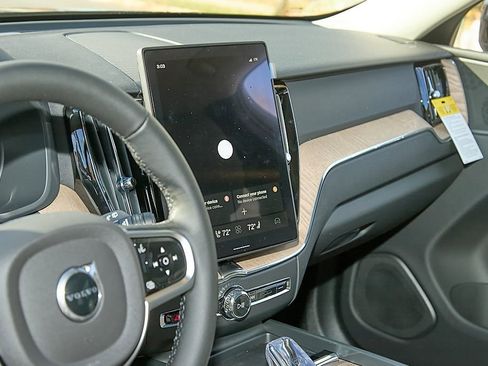 New 2026 Volvo XC60 B5 Plus w/ Protection Package Premier image 15