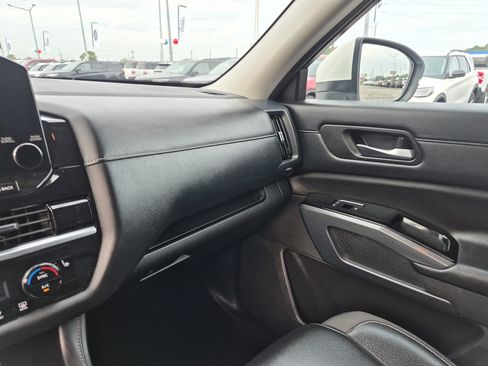 Used 2024 Nissan Pathfinder SL AWD/4WD image 21