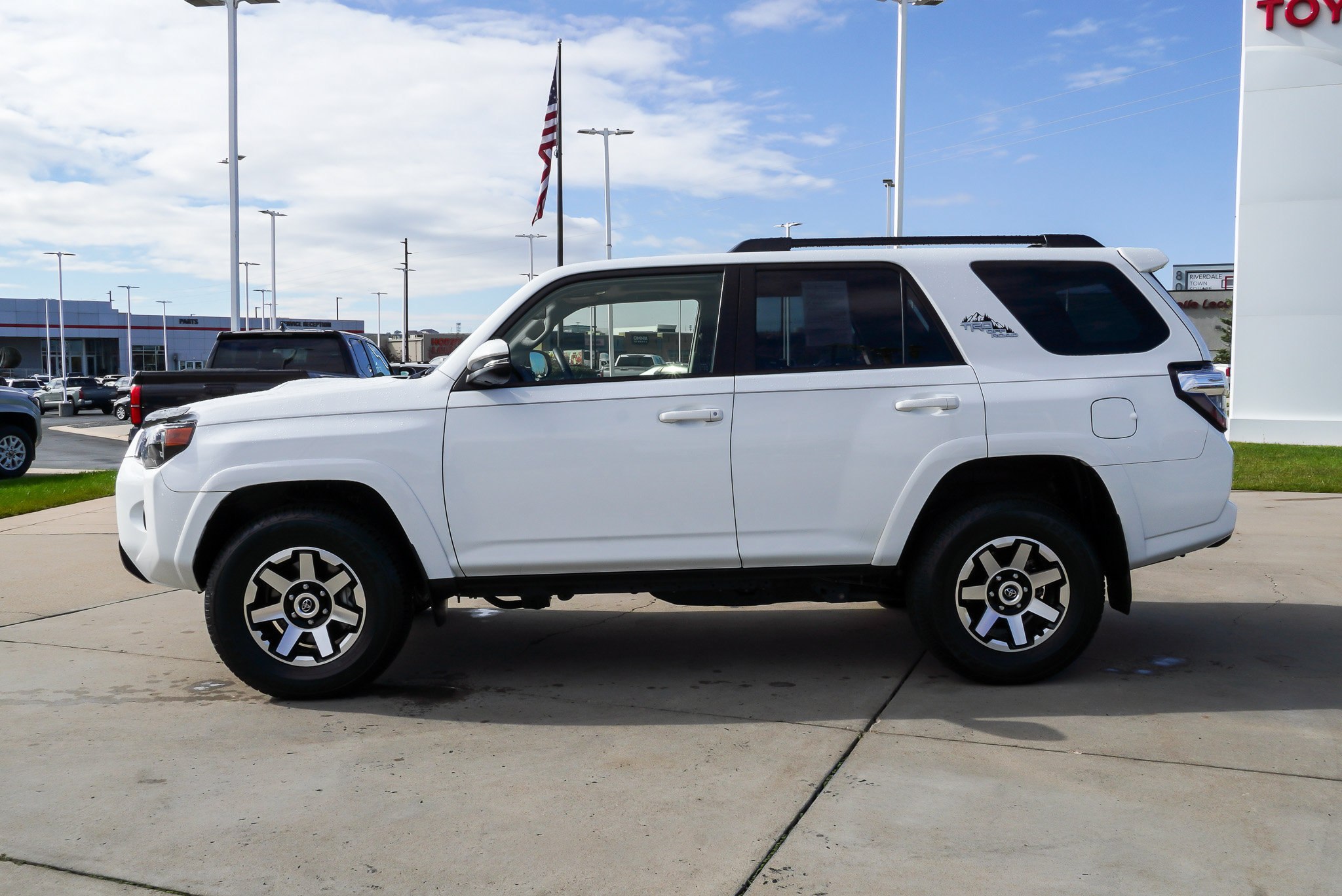 Certified 2024 Toyota 4Runner TRD Off-Road Premium w/ Moonroof Package AWD/4WD image 5