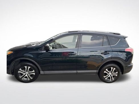 Used 2017 Toyota RAV4 LE FWD image 2