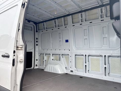 Used 2024 Mercedes-Benz Sprinter 2500 image 18