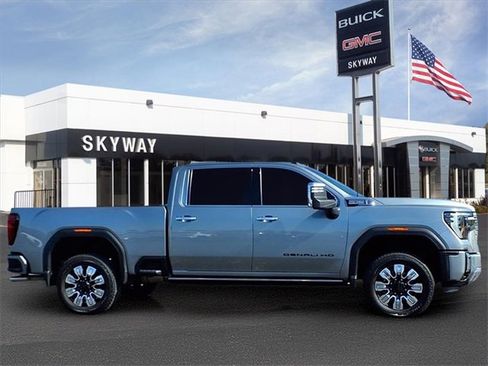 Used 2024 GMC Sierra 2500 Denali w/ Denali Reserve Package image 4