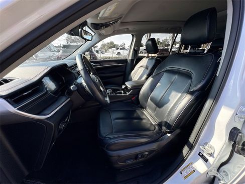 Used 2022 Jeep Grand Cherokee L Limited image 23