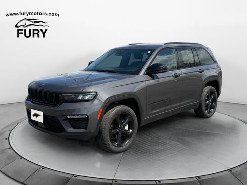 Used 2025 Jeep Grand Cherokee Limited w/ Black Appearance Package AWD/4WD image 8