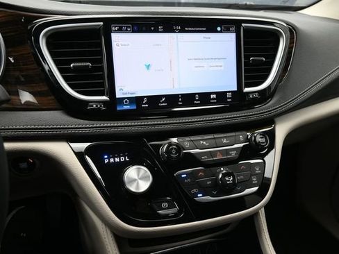Used 2024 Chrysler Pacifica Limited FWD image 41