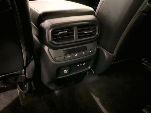 Used 2025 Honda Pilot TrailSport image 29