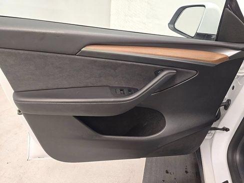 Used 2023 Tesla Model Y 2WD image 24