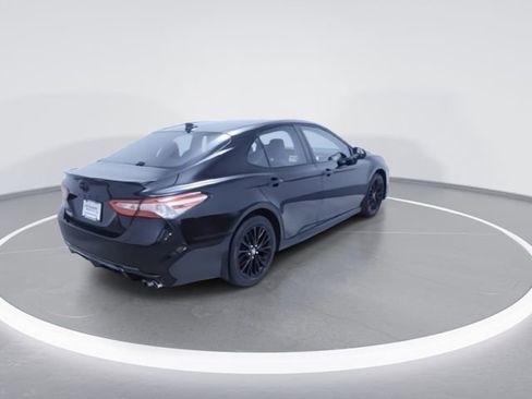 Used 2020 Toyota Camry SE image 3