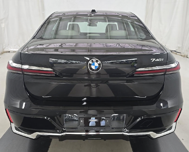 Used 2023 BMW 740i RWD image 5