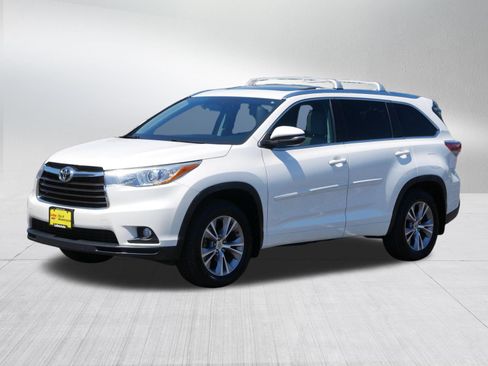 Used 2015 Toyota Highlander XLE AWD/4WD image 3