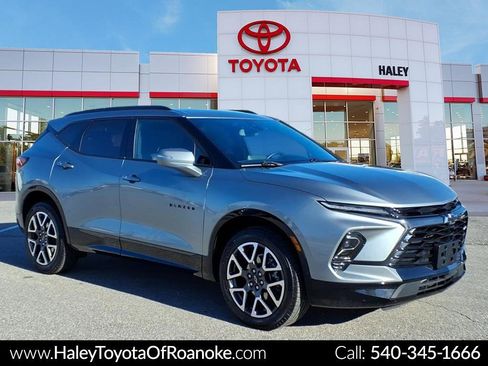 Used 2025 Chevrolet Blazer RS image 1