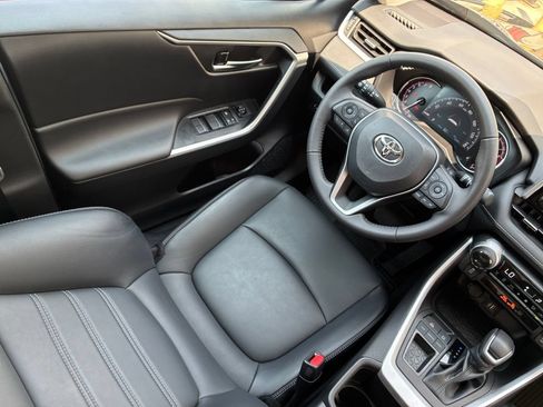 Used 2023 Toyota RAV4 XLE Premium FWD image 15