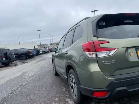 Used 2019 Subaru Forester Premium AWD/4WD image 5