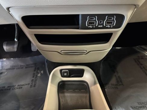 Used 2024 Chrysler Pacifica Touring-L FWD image 15
