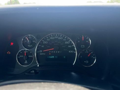 Used 2011 Chevrolet Express 2500 RWD image 18