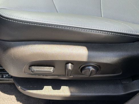Used 2019 Chevrolet Equinox Premier FWD image 15