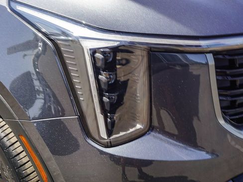 Certified 2024 Kia Sorento X-Line EX AWD/4WD image 11