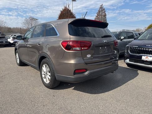 Used 2019 Kia Sorento LX image 3