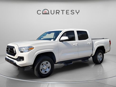 Used 2022 Toyota Tacoma SR image 1