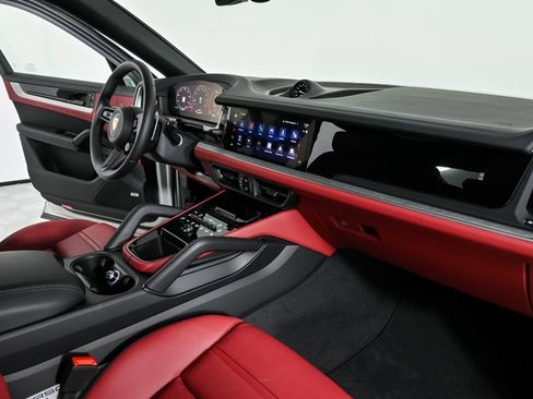 New 2026 Porsche Cayenne S image 25