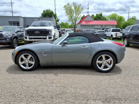 Used 2006 Pontiac Solstice Convertible w/ Premium Package RWD image 2