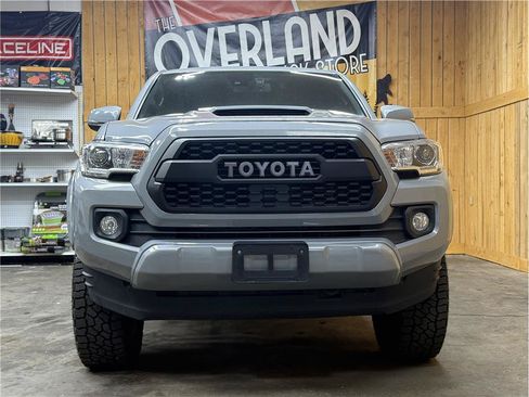 Used 2020 Toyota Tacoma TRD Sport AWD/4WD image 2