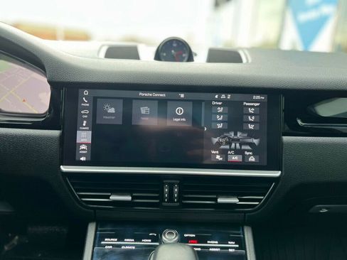 Used 2019 Porsche Cayenne image 25