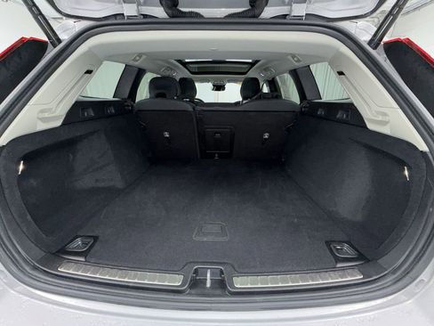 Used 2025 Volvo V60 B5 Cross Country Plus image 13